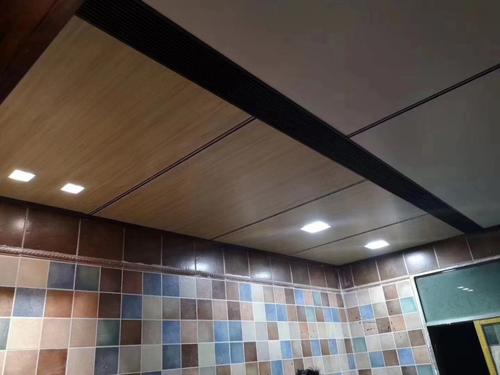 貴陽鋁扣板吊頂-陽臺木條吊頂貴還是鋁扣板貴-貴陽鋁扣板吊頂價格