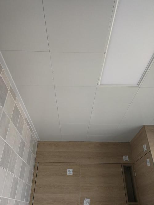 純白色鋁扣板-鋁扣板純白色效果-白色鋁扣板吊頂純