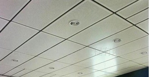 鋁條扣板生產廠-高鐵站為什么要選用鋁條扣吊頂