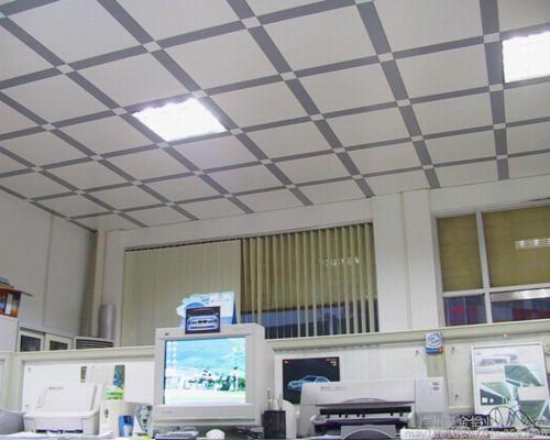 普通鋁扣板價格批發-鋁扣板批發廠家講講鋁格柵和鐵格柵哪里有不同