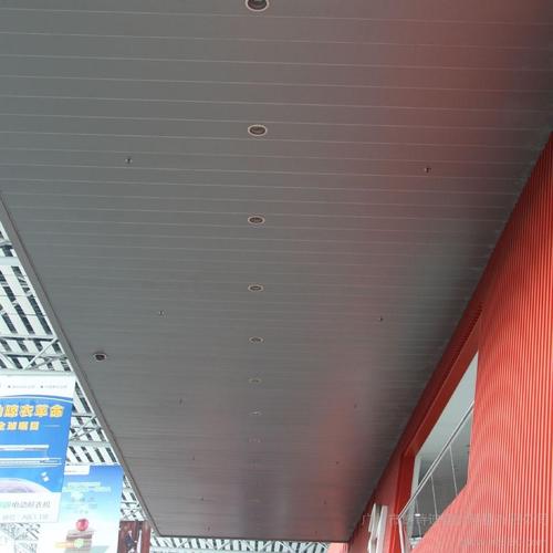 條形鋁扣板廠家供應-廠家供應600鋁扣板-機場條形鋁扣板供應商