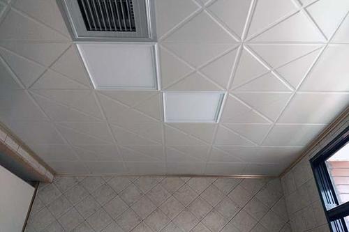 吊頂是石肓板和鋁扣板哪個好-鋁格柵和鋁方通哪個好