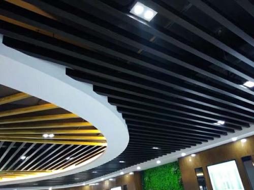 鋁扣板的使用壽命-衛生間鋁扣板吊頂怎么樣