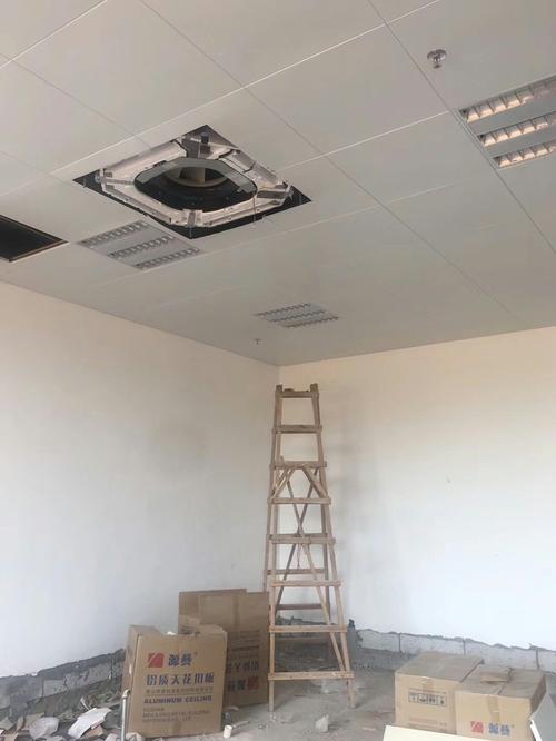 鋁扣板下吊多少-怎么來驗收跌級鋁扣板吊