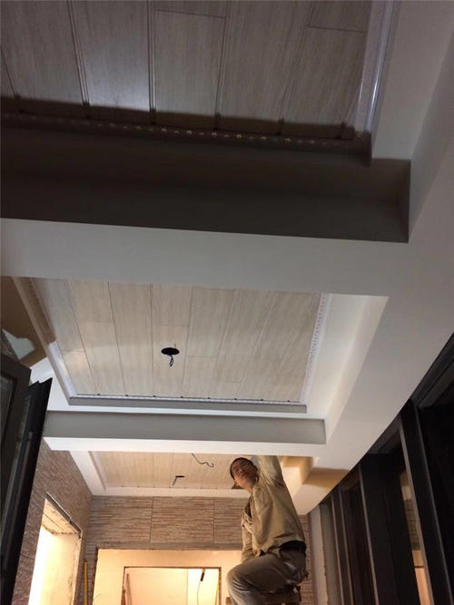 過道集成吊頂材料-家居吊頂裝修中你不得不知道的集成吊頂材料知識