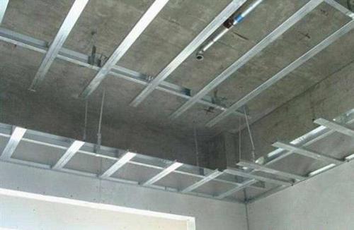 鋁扣板吊頂基層-工程鋁扣板廠家解析機場鋁天花吊頂優勢