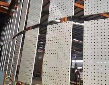 吊頂蜂窩板和鋁扣板-客廳鋁蜂窩板廠家講講客廳鋁蜂窩板吊頂憑什么吸引你