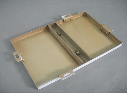 內蒙古鋁單板廠家-跟著佛山鋁天花廠家看看弧形鋁方通有什么特點吧