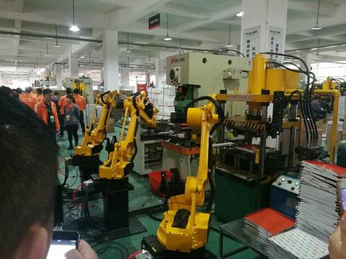 鋁扣板生產行業-辦公室鋁扣板吊頂優點