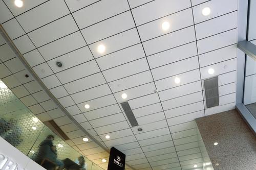 集成吊頂和鋁扣板吊頂有什么區別-集成吊頂鋁扣板用什么膠