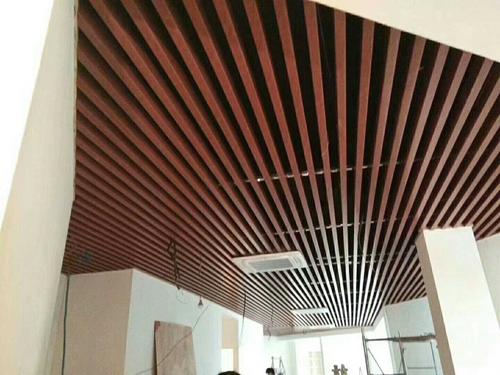 鋁扣板方通吊頂-工程鋁扣板生產廠家問鋁天花板吊頂種類有哪些