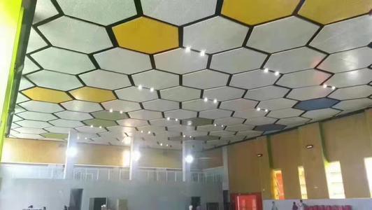 室內裝潢用的鋁扣板有甲醛嗎-鋁扣板廠家生產廠家詳解幼兒園用鋁扣板吊頂安全嗎