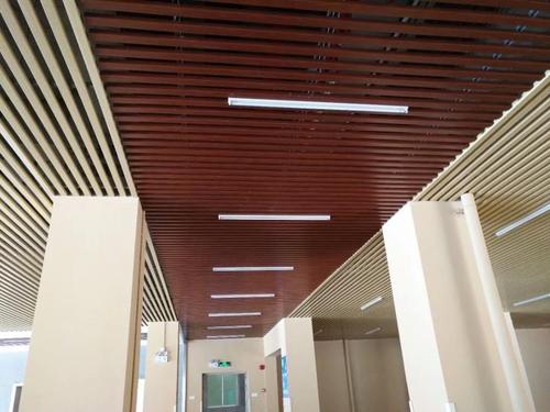 鋁扣鋁扣板-客廳鋁扣天花板的優缺點