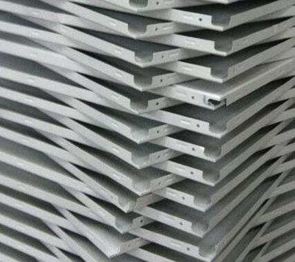 鋁扣板比較便宜的價格-便宜鋁扣板大的便宜還是小的-便宜南通哪里買鋁扣板比較