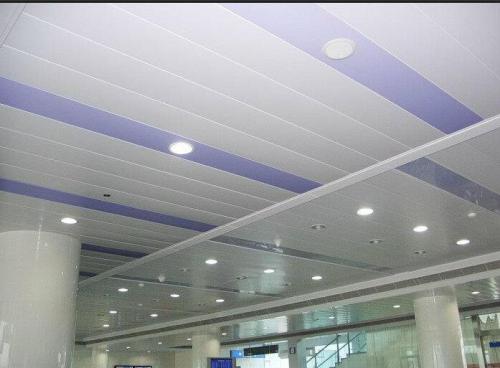 吊頂鋁條鋁扣板-加油站吊頂為什么指定用S型高邊防風鋁條扣