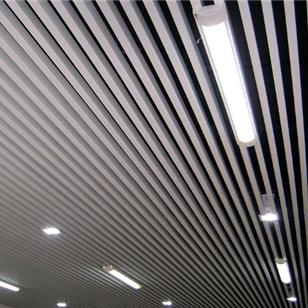 鋁合鋁扣板-工程鋁扣板生產廠家講講鋁格柵和鋁方通那個好