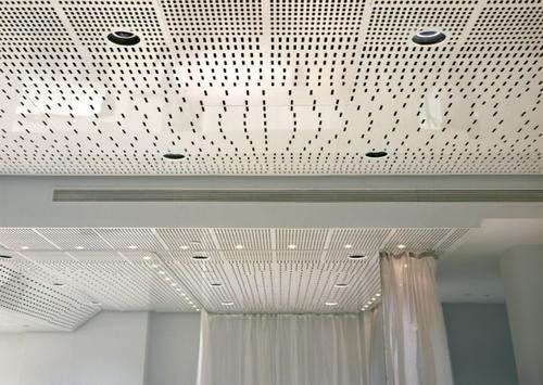 沖孔鋁扣板天花-辦公室鋁扣板吊頂廠家淺談辦公室鋁扣板吊頂特點及作用