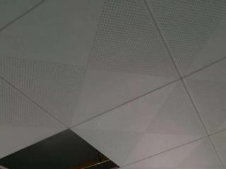 生產吊頂鋁扣板廠家-佛山鋁扣板廠家講講鋁扣板價格差在哪里