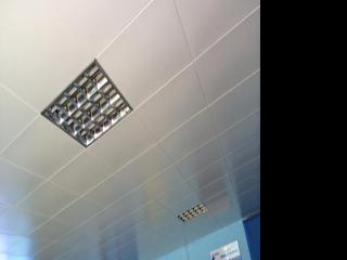 鋁扣板工程吊頂-辦公室吊頂鋁天花材料有哪些