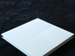 運城集成鋁扣板-工程鋁扣板生產廠家講講鋁格柵和鋁方通那個好