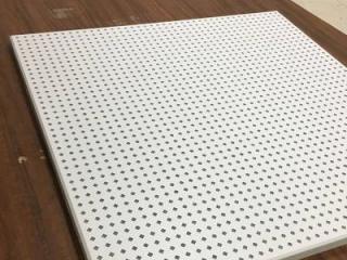 鋁方板吊頂和鋁扣板吊頂-工程鋁扣板生產廠家講講鋁格柵和鋁方通那個好