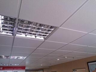 新型材料鋁扣板-佛山鋁天花廠家講穿孔鋁扣板為什么會變成吊頂新選擇