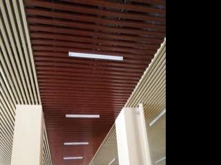 鋁扣鋁扣板-客廳鋁扣版吊頂廠家告訴你客廳鋁扣吊頂的利與弊