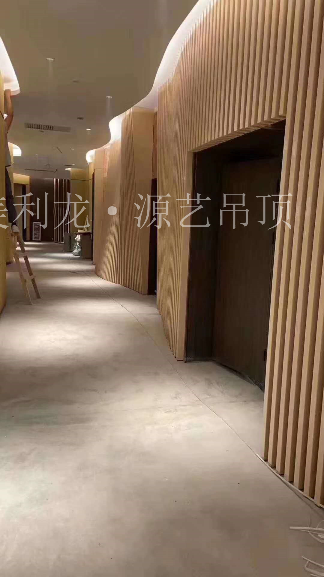 弧形鋁方通吊頂 弧形鋁方通吊頂