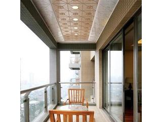 陽臺吊頂用桑拿板還是鋁扣板好呢，室內鋁扣板廠家告訴你